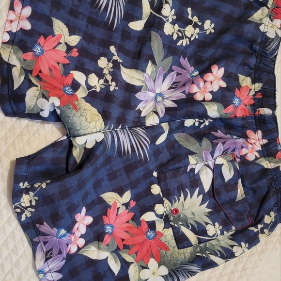Tommy Bahama swim shorts - Picture 3 of 3